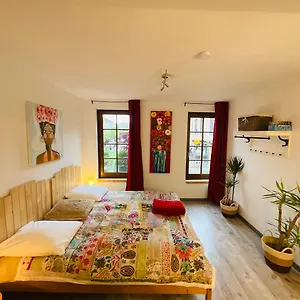 Labyrinthe Lit 180 Cm Salle De Bain, Petit Dej Compris Bed and breakfast